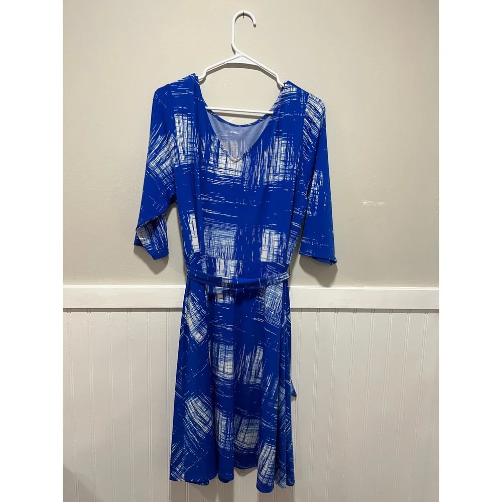 Leota blue white